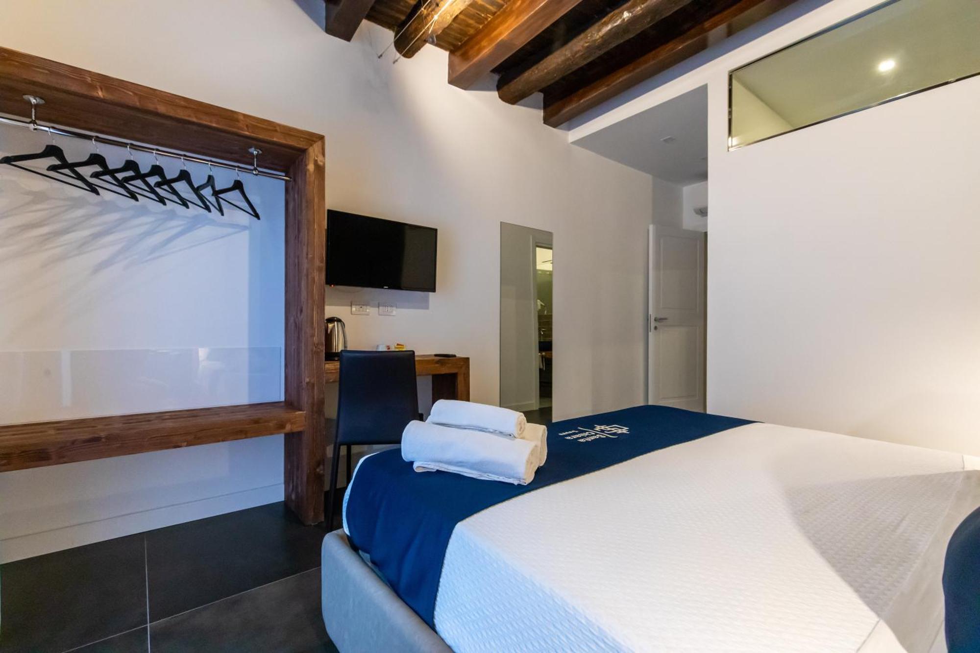 Santa Chiara Inn Наполи Екстериор снимка