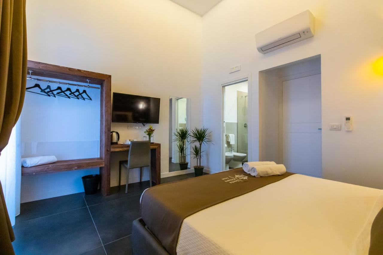 Santa Chiara Inn Наполи Екстериор снимка