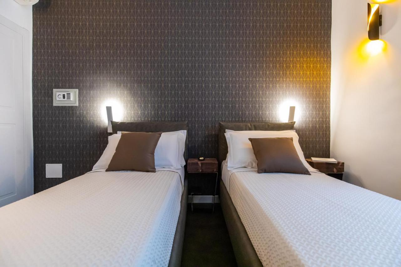 Santa Chiara Inn Наполи Екстериор снимка
