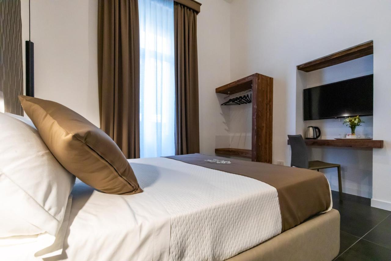 Santa Chiara Inn Наполи Екстериор снимка