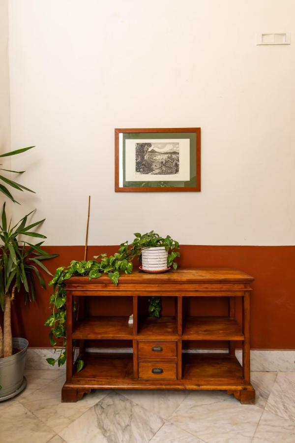 Santa Chiara Inn Наполи Екстериор снимка