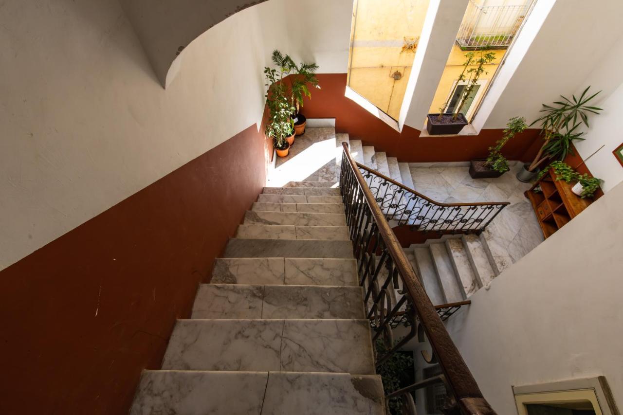 Santa Chiara Inn Наполи Екстериор снимка